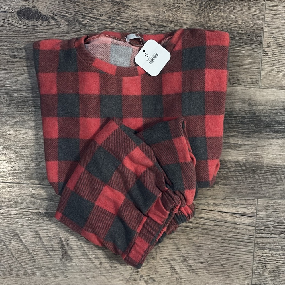 Super soft red plaid PJ set NWT - Picture 2 of 7